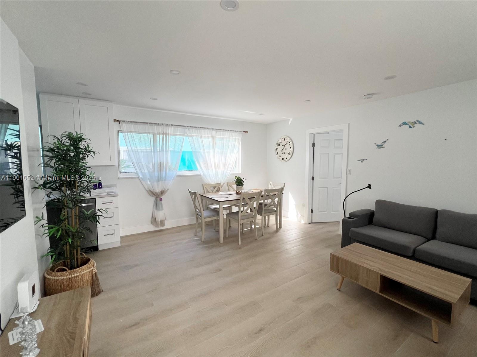 HOLLYWOOD CENTRAL BEACH - Residential Income