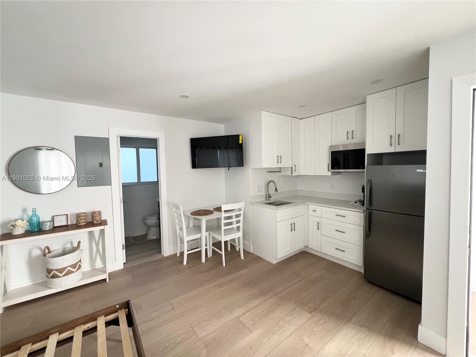 HOLLYWOOD CENTRAL BEACH - Residential Income