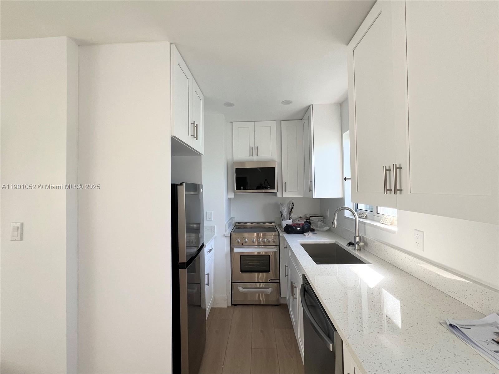 HOLLYWOOD CENTRAL BEACH - Residential Income