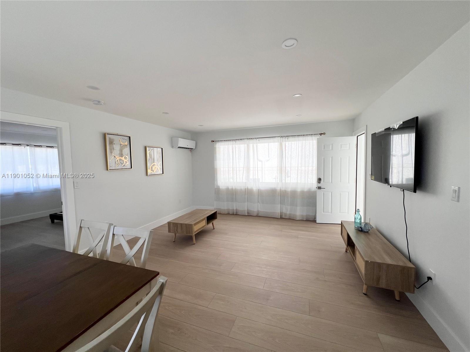 HOLLYWOOD CENTRAL BEACH - Residential Income