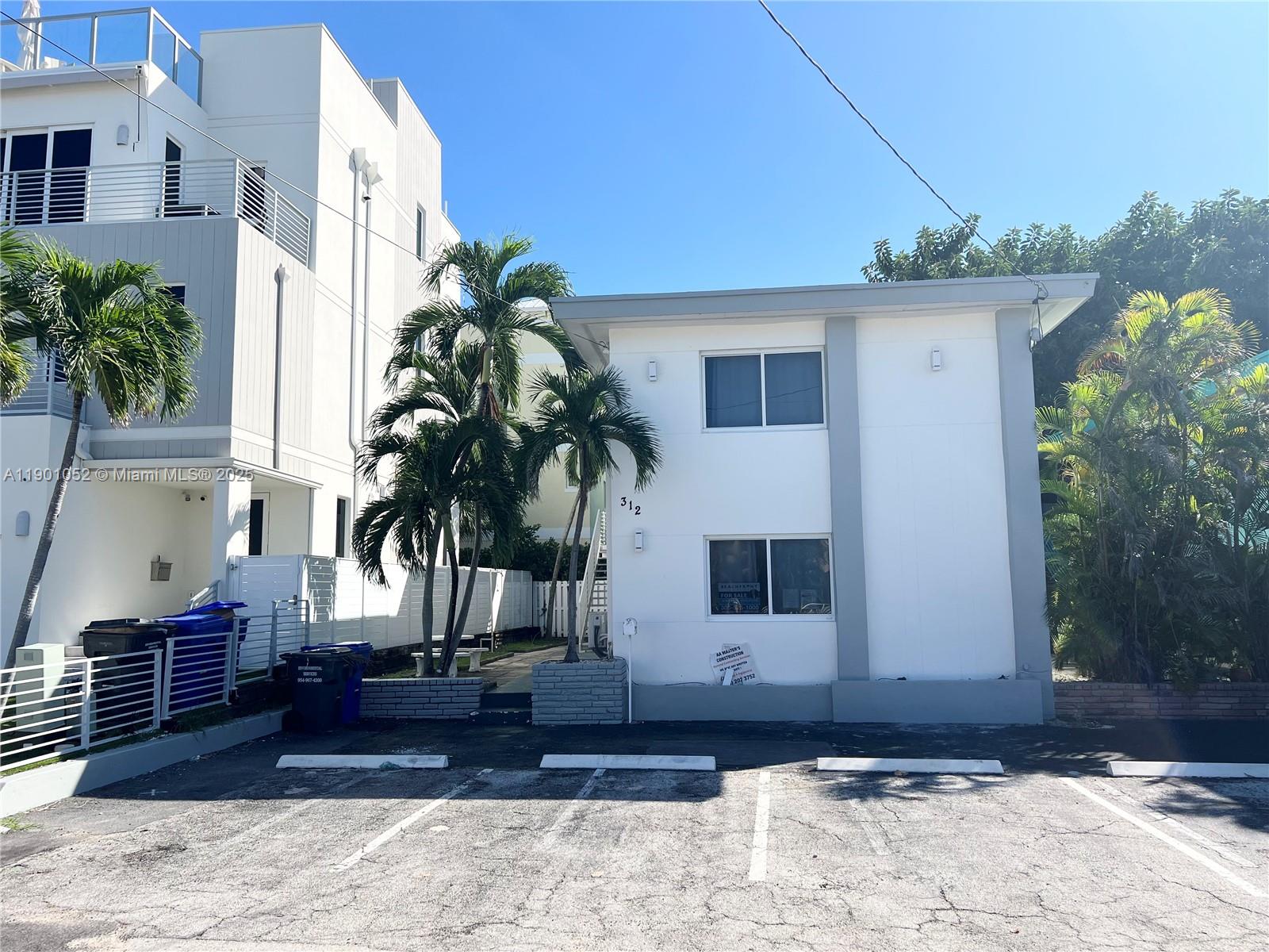HOLLYWOOD CENTRAL BEACH - Residential Income