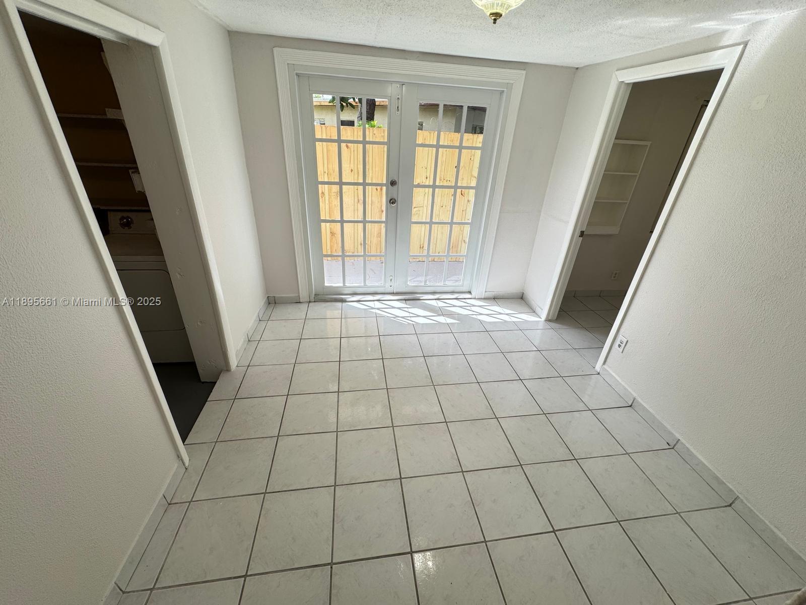 THIRD AMEND PLAT OF PORTI - Residential Lease