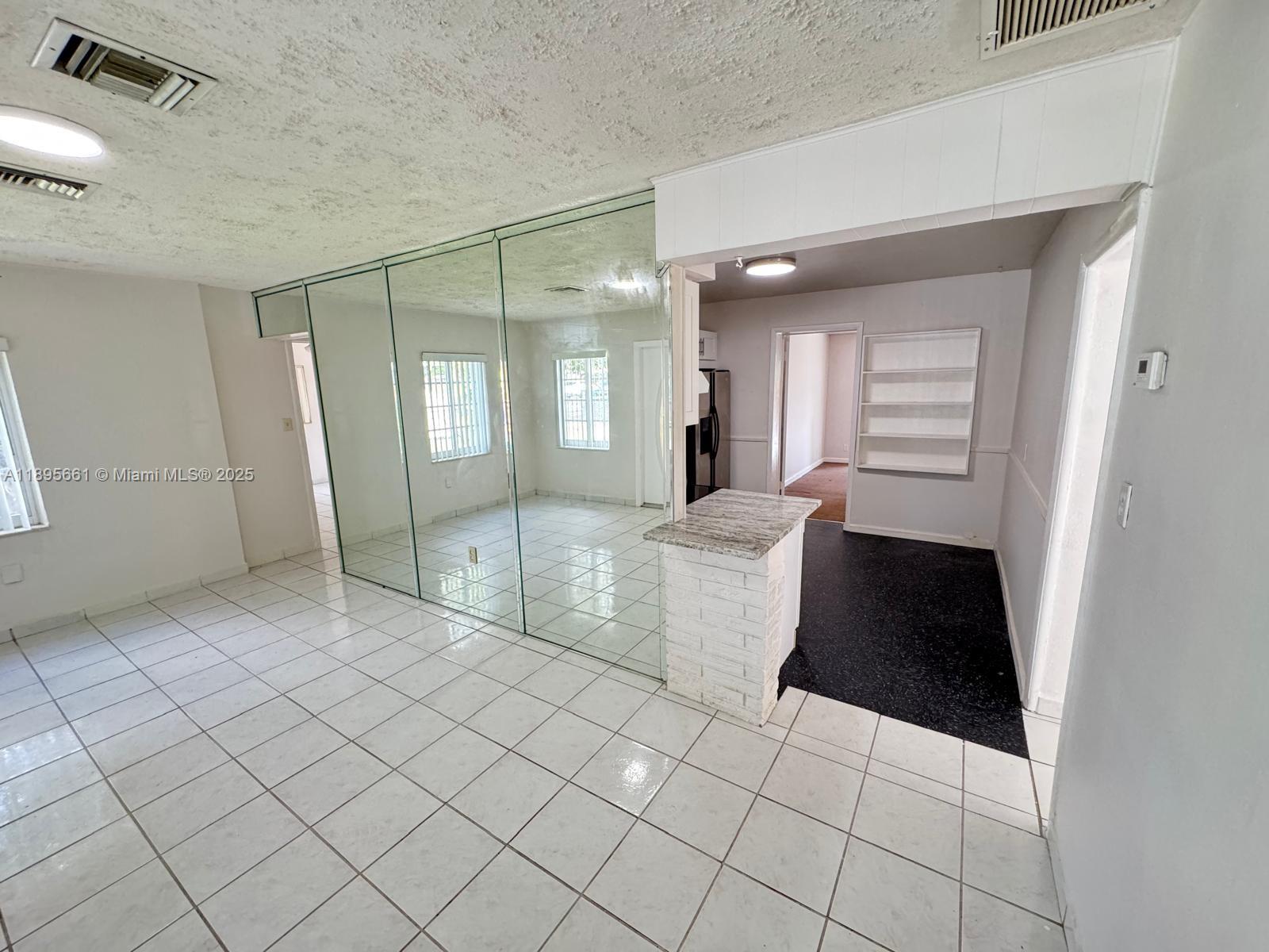 THIRD AMEND PLAT OF PORTI - Residential Lease