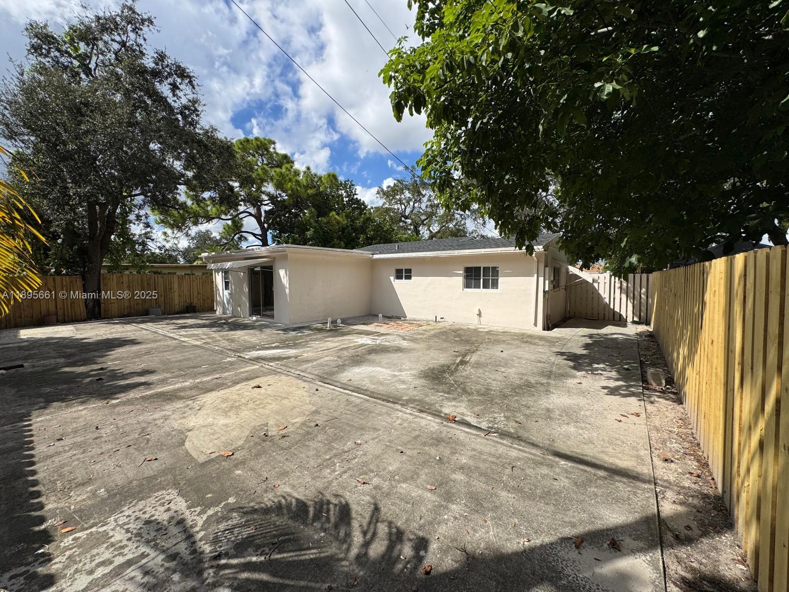 THIRD AMEND PLAT OF PORTI - Residential Lease
