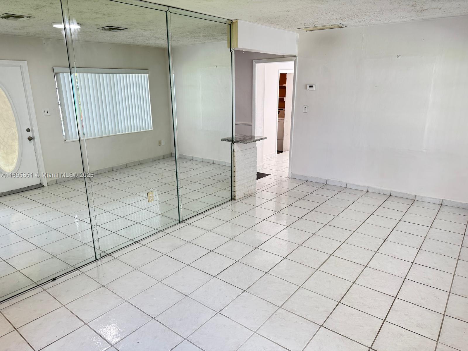 THIRD AMEND PLAT OF PORTI - Residential Lease