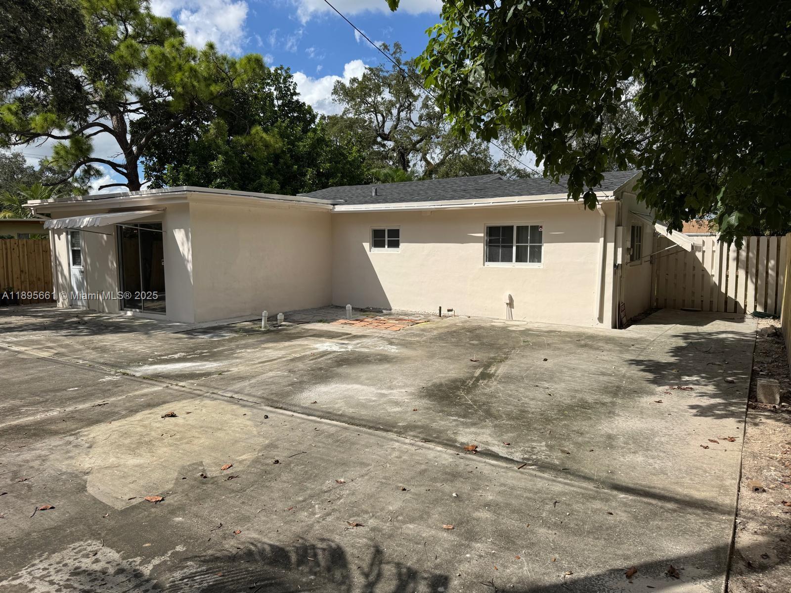 THIRD AMEND PLAT OF PORTI - Residential Lease