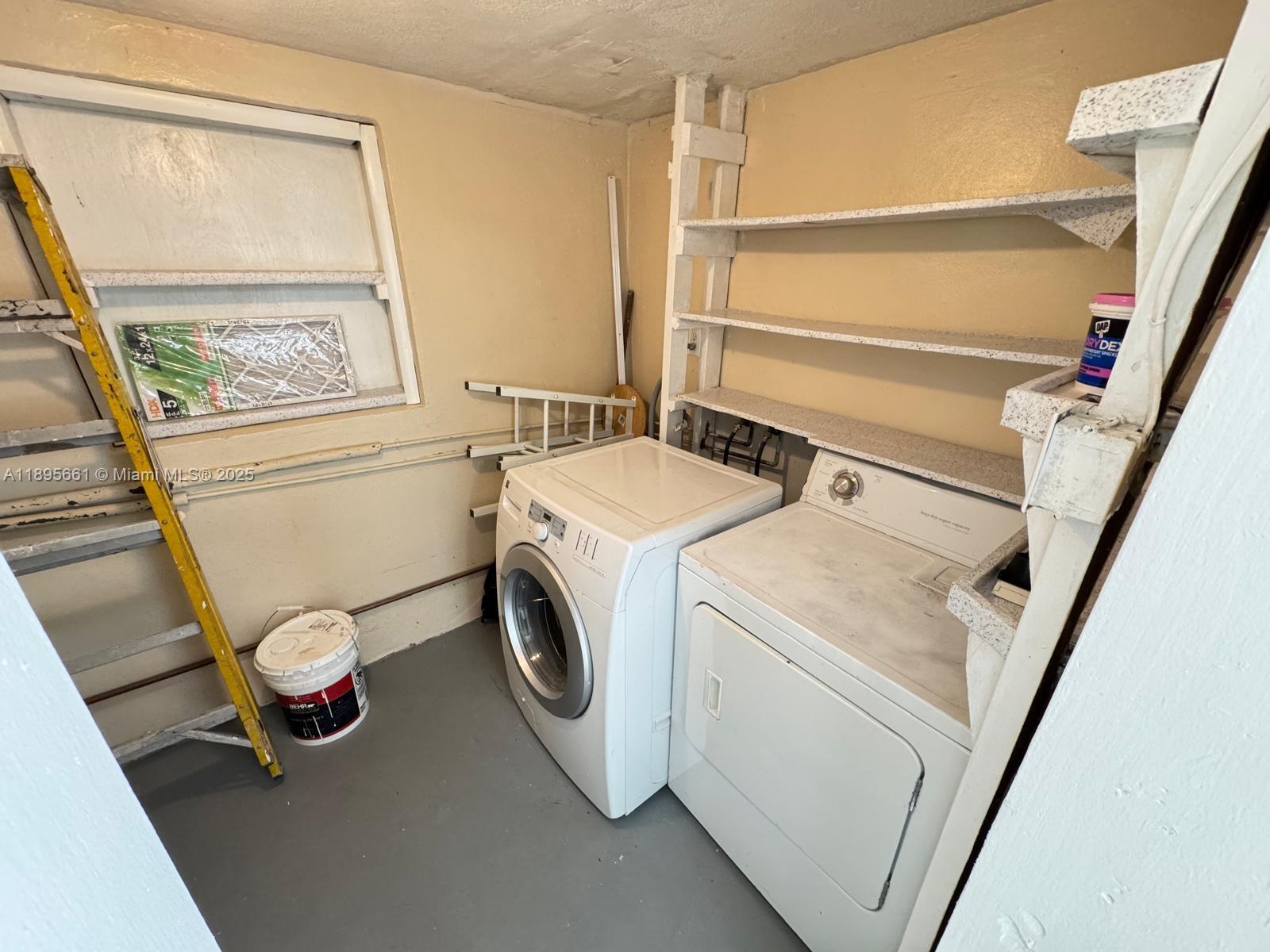 THIRD AMEND PLAT OF PORTI - Residential Lease