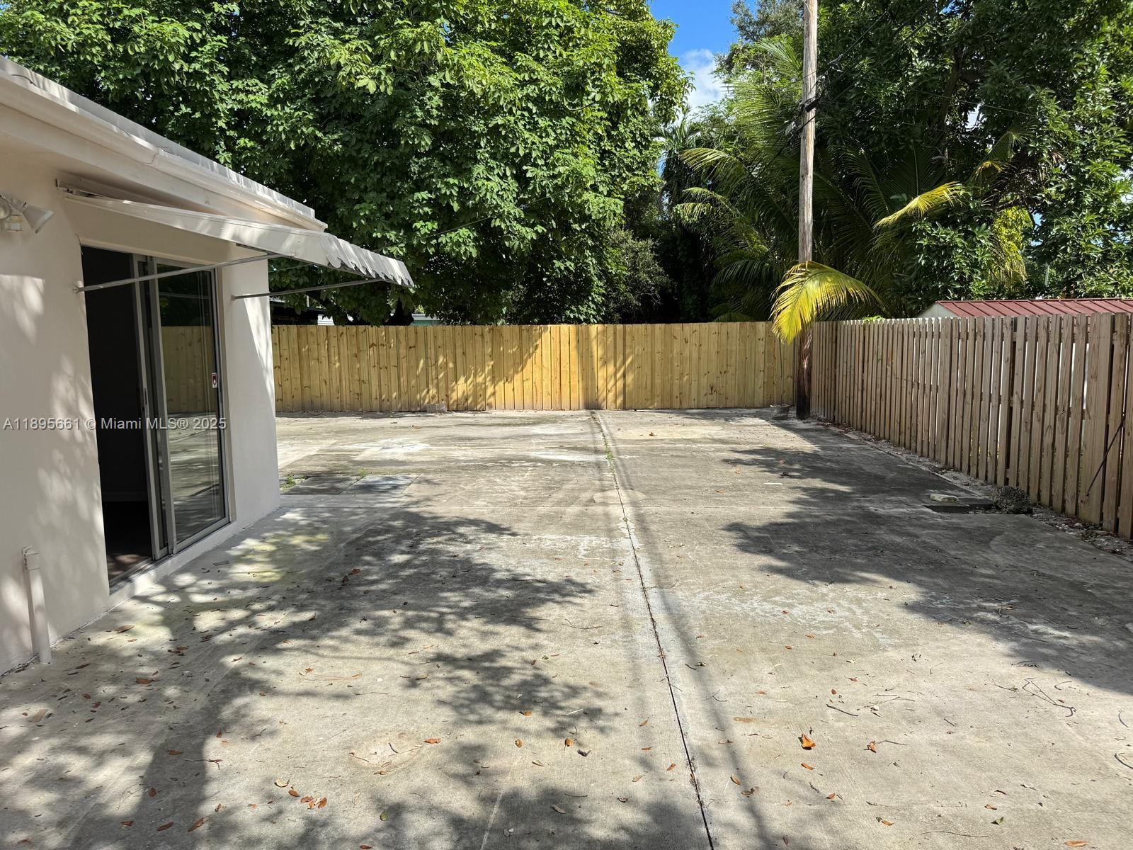 THIRD AMEND PLAT OF PORTI - Residential Lease