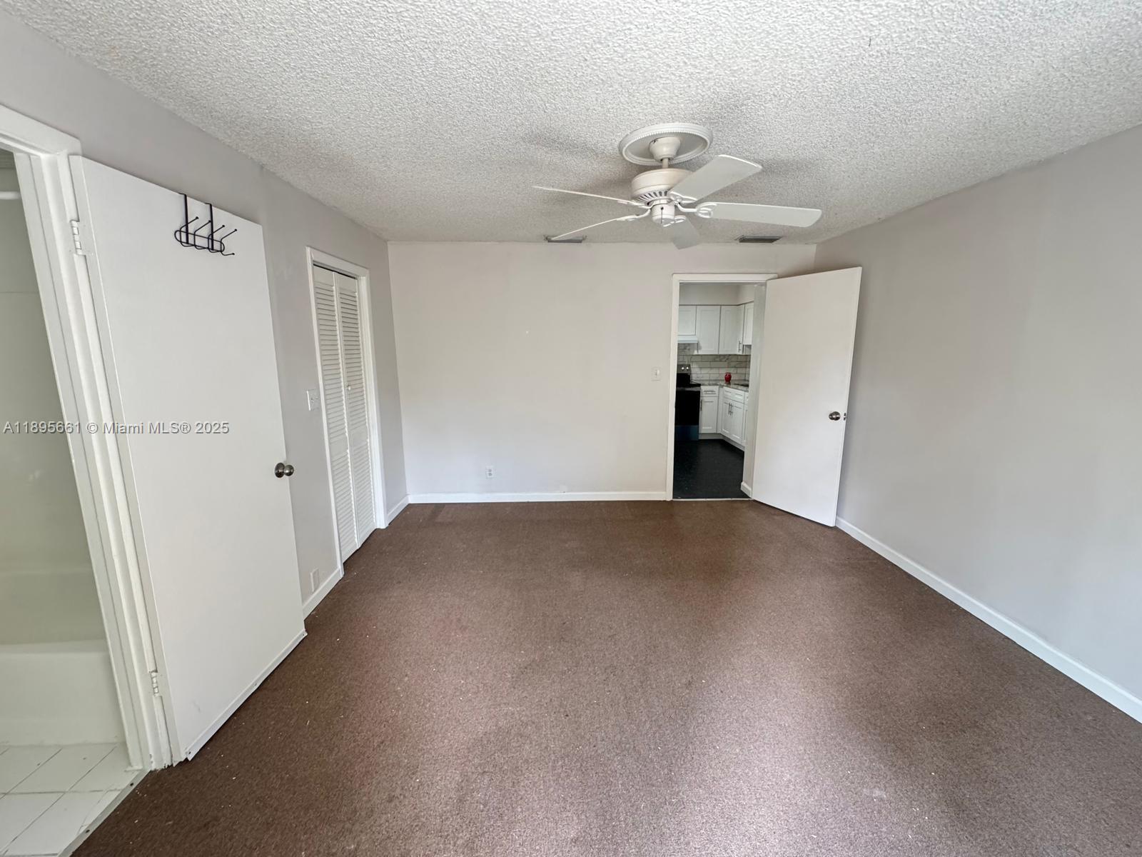 THIRD AMEND PLAT OF PORTI - Residential Lease
