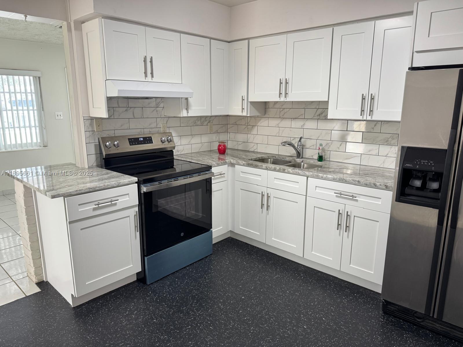 THIRD AMEND PLAT OF PORTI - Residential Lease