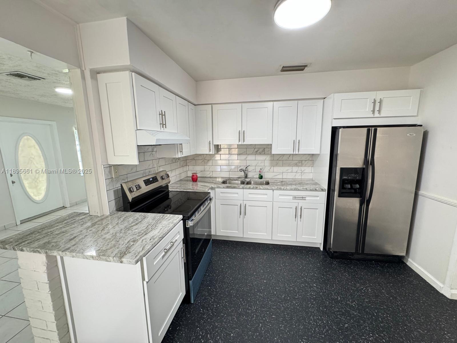 THIRD AMEND PLAT OF PORTI - Residential Lease