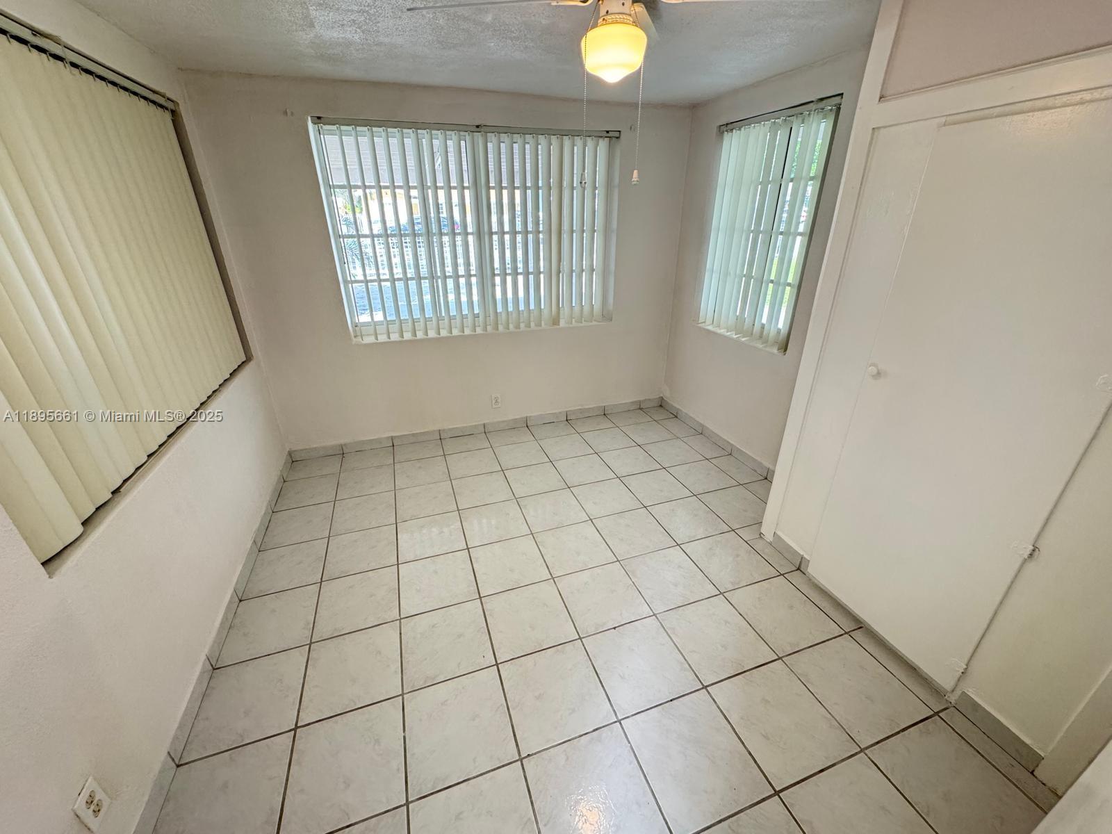 THIRD AMEND PLAT OF PORTI - Residential Lease