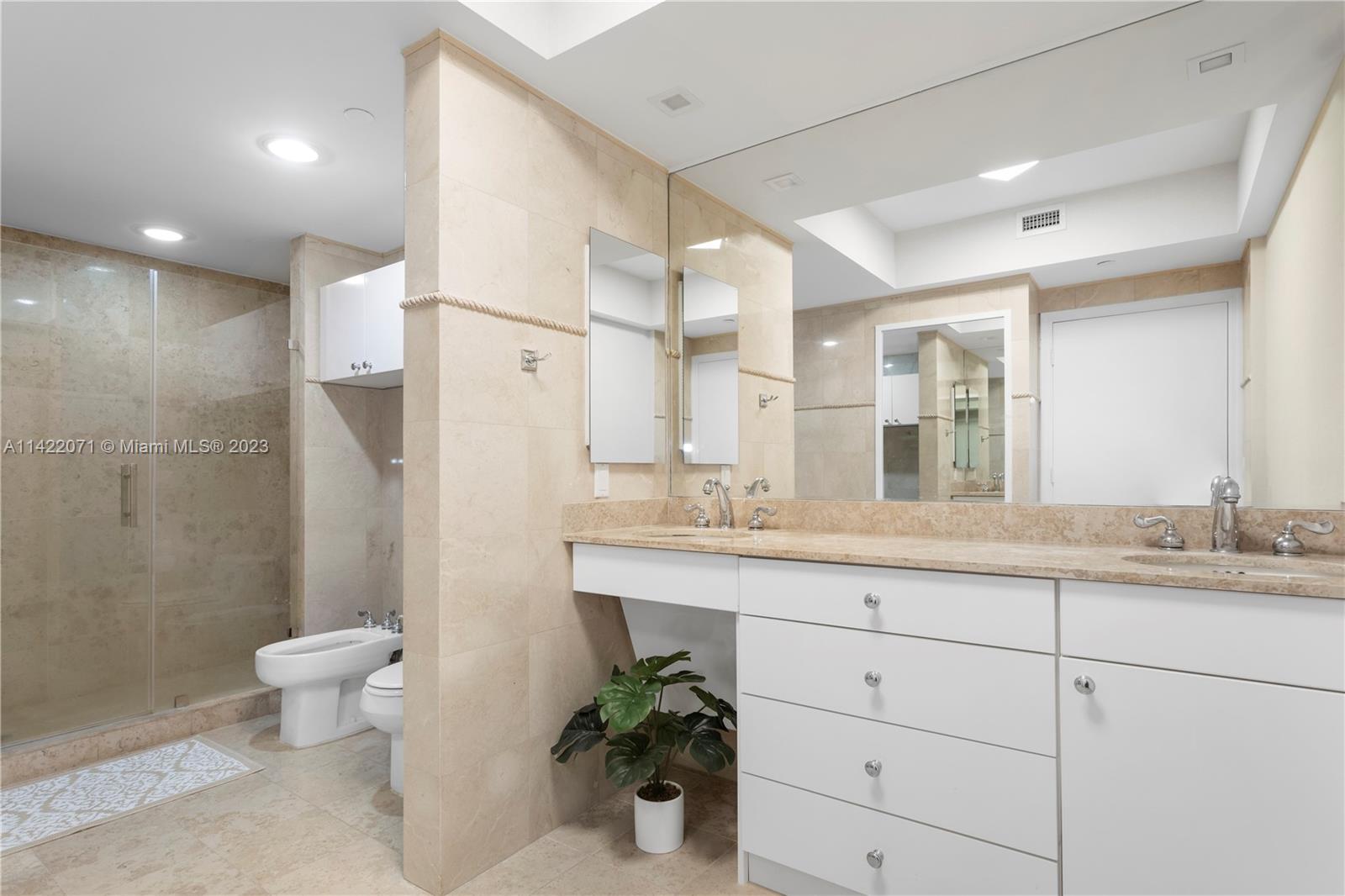 GREEN DIAMOND CONDO - Residential