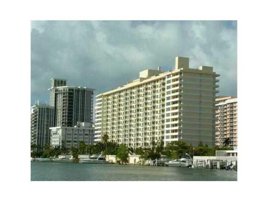 2 bedroom 2 bathroom unit facing east. New wood floors, washer/dryer in condo large walk in closet. Tenant Occupied til Jan. 15th. Please give 24 hour notice