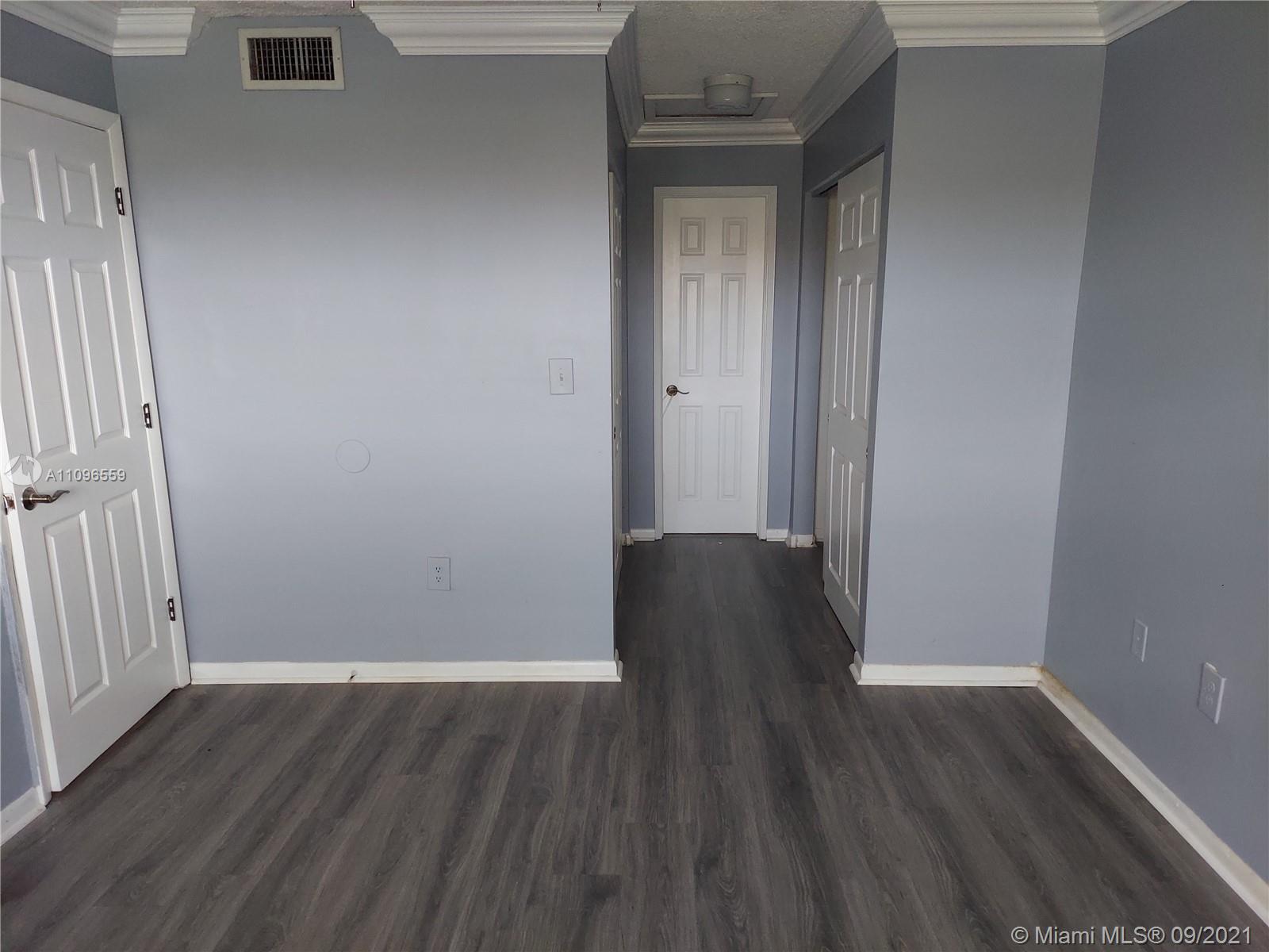 VILLAS DE VENEZIA - Residential Lease