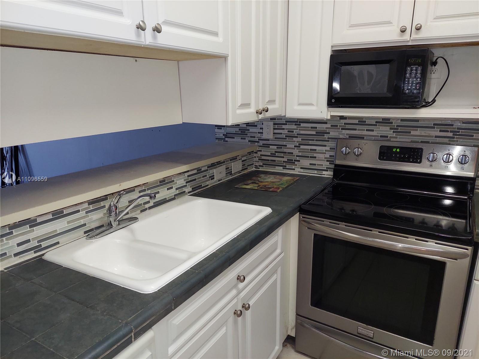 VILLAS DE VENEZIA - Residential Lease