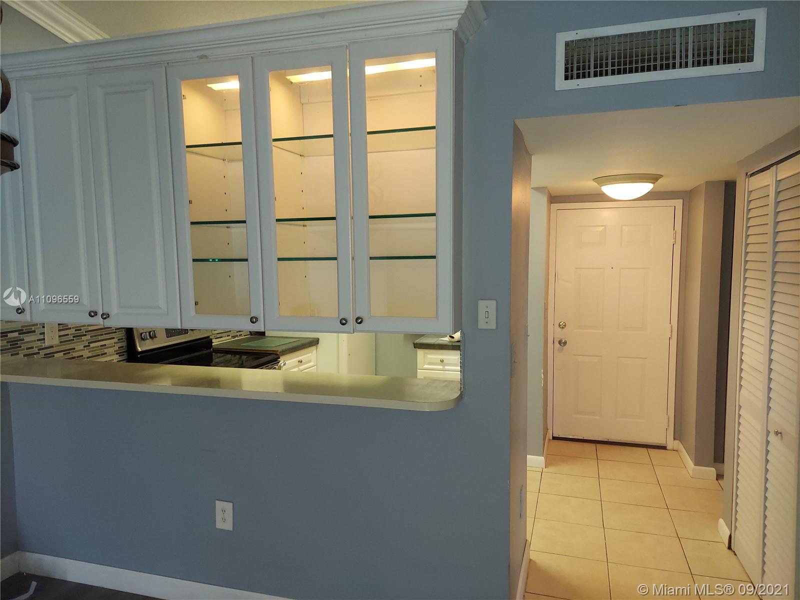 VILLAS DE VENEZIA - Residential Lease