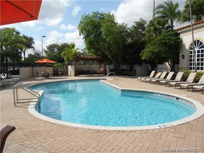 VILLAS DE VENEZIA - Residential Lease