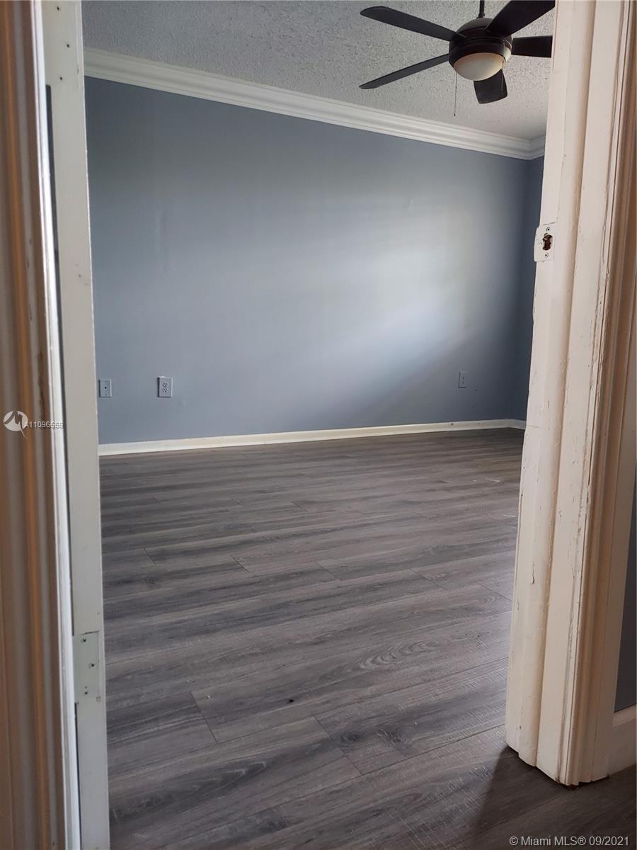 VILLAS DE VENEZIA - Residential Lease