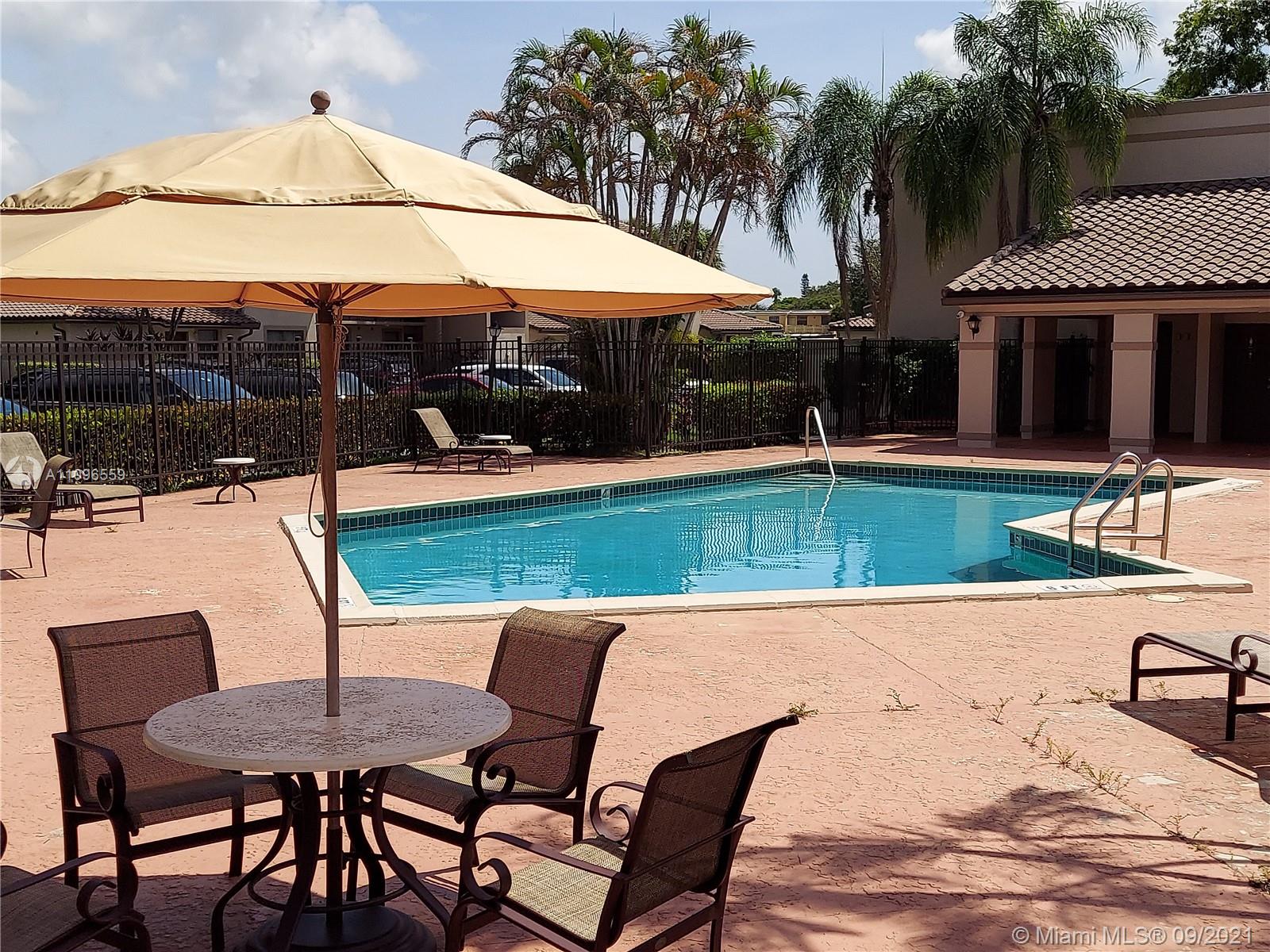 VILLAS DE VENEZIA - Residential Lease