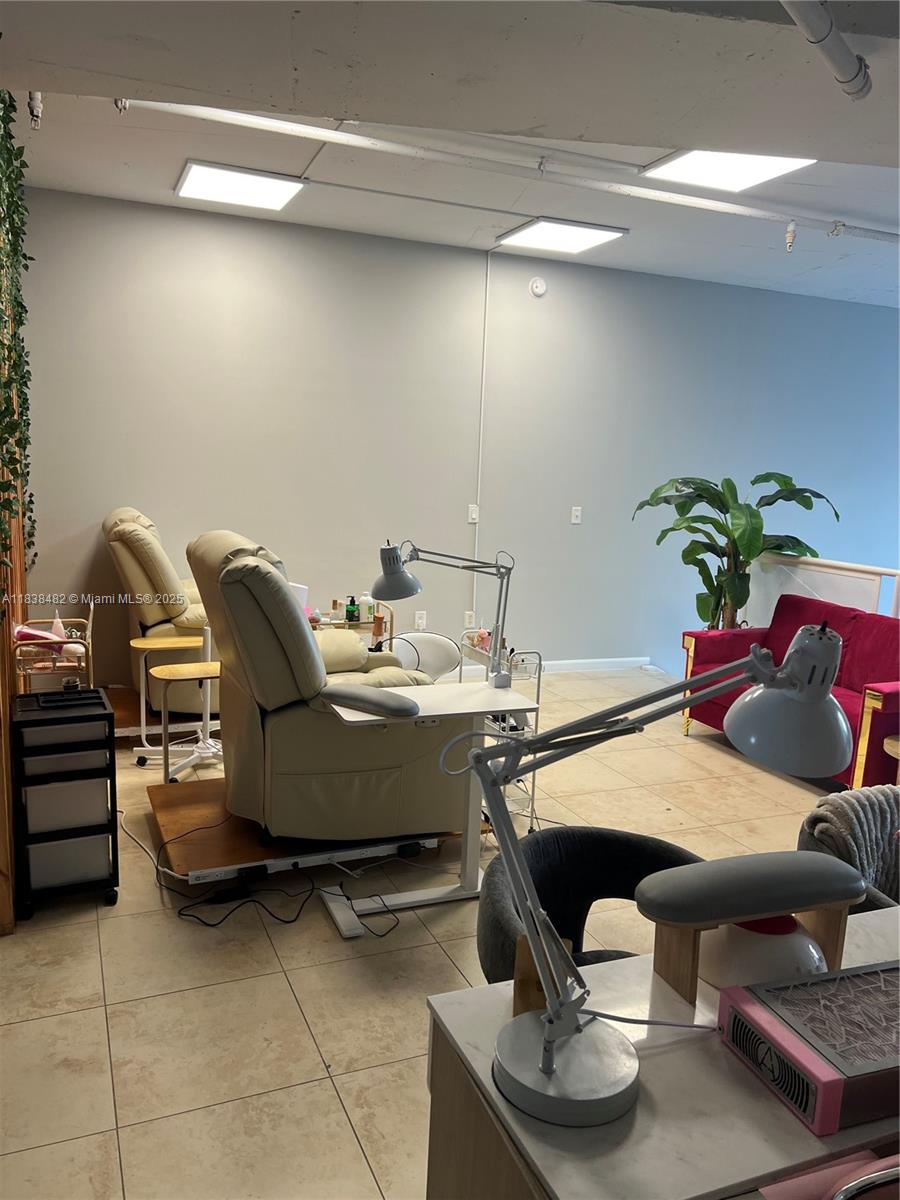 MIDBLOCK MIAMI CONDO - Residential