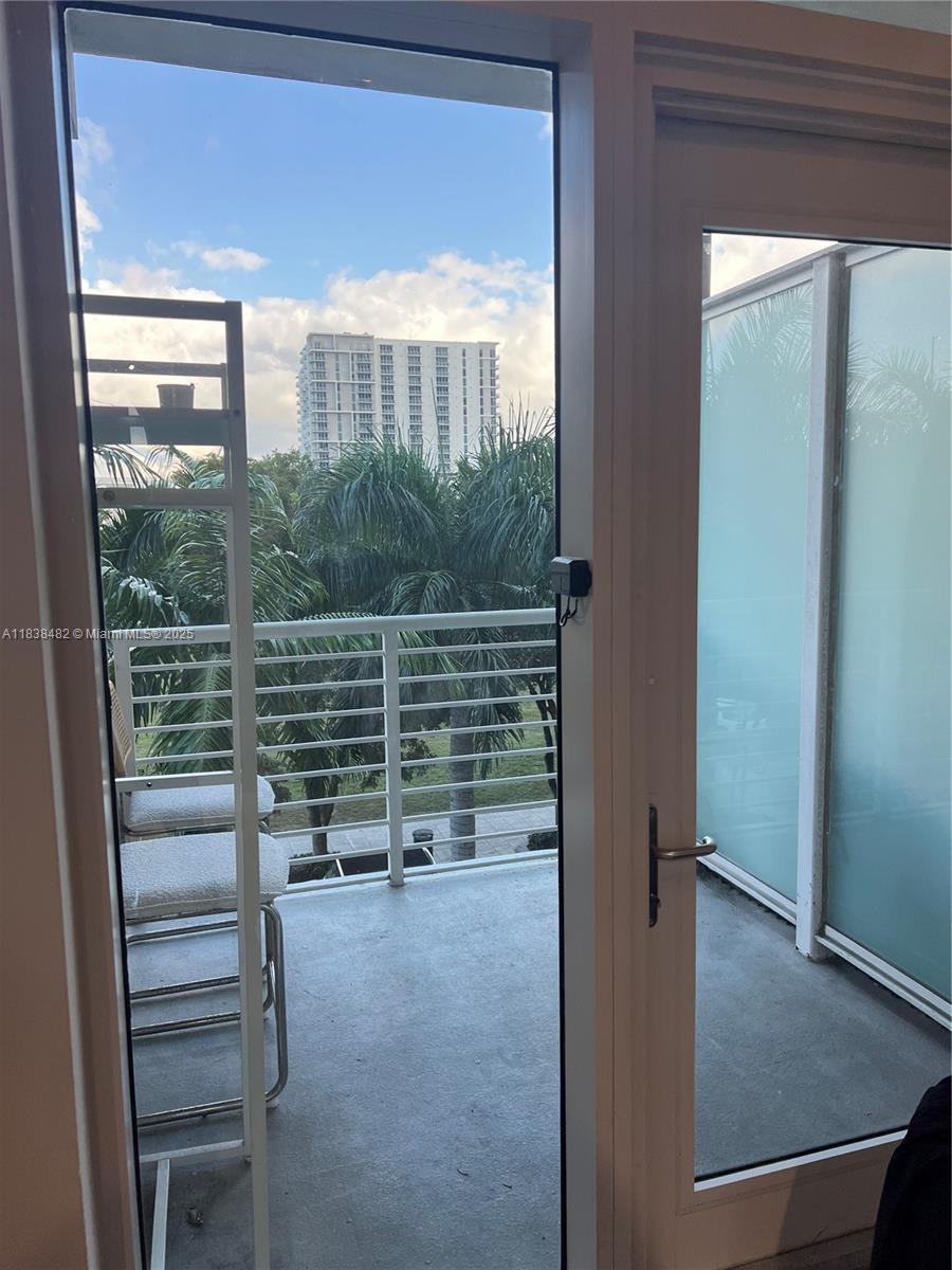 MIDBLOCK MIAMI CONDO - Residential