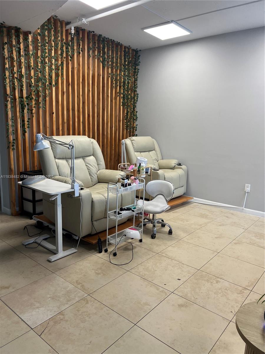 MIDBLOCK MIAMI CONDO - Residential