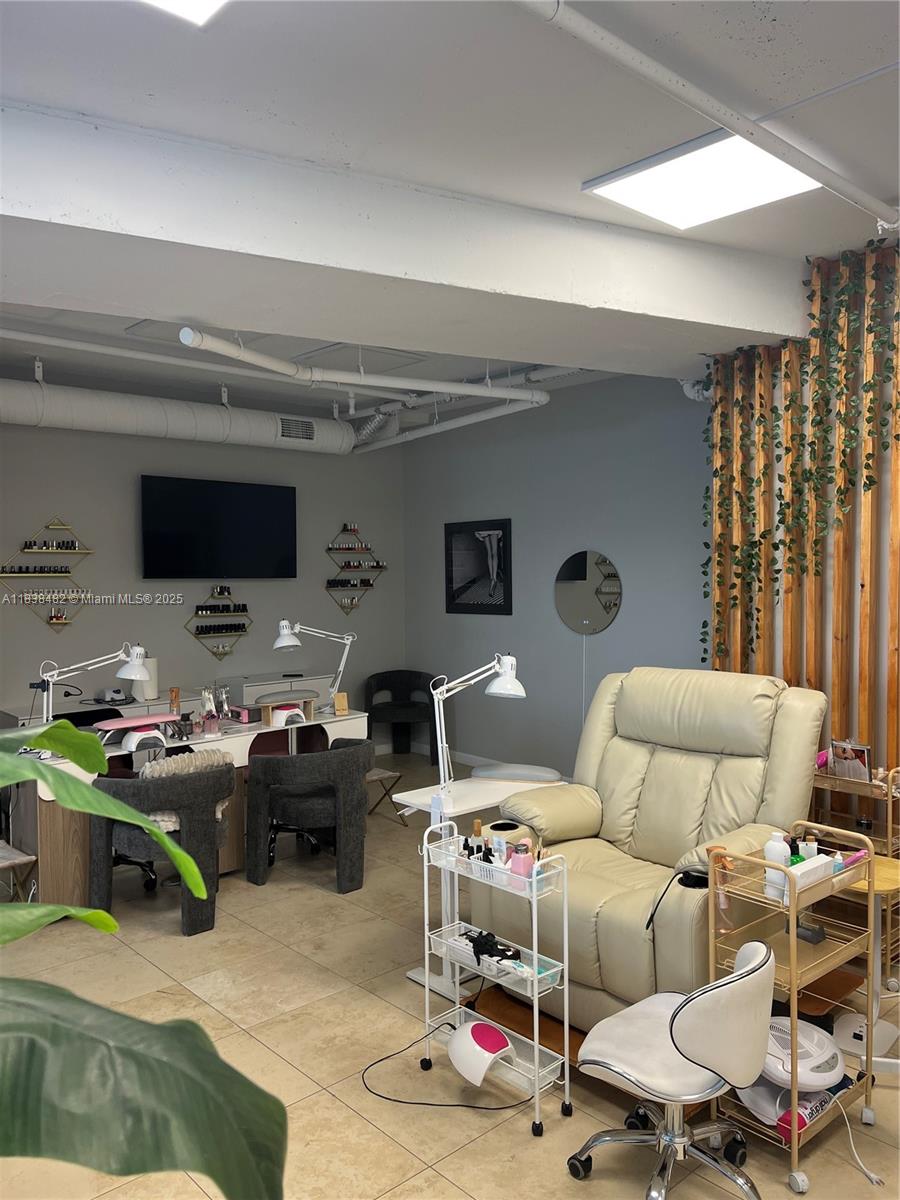 MIDBLOCK MIAMI CONDO - Residential