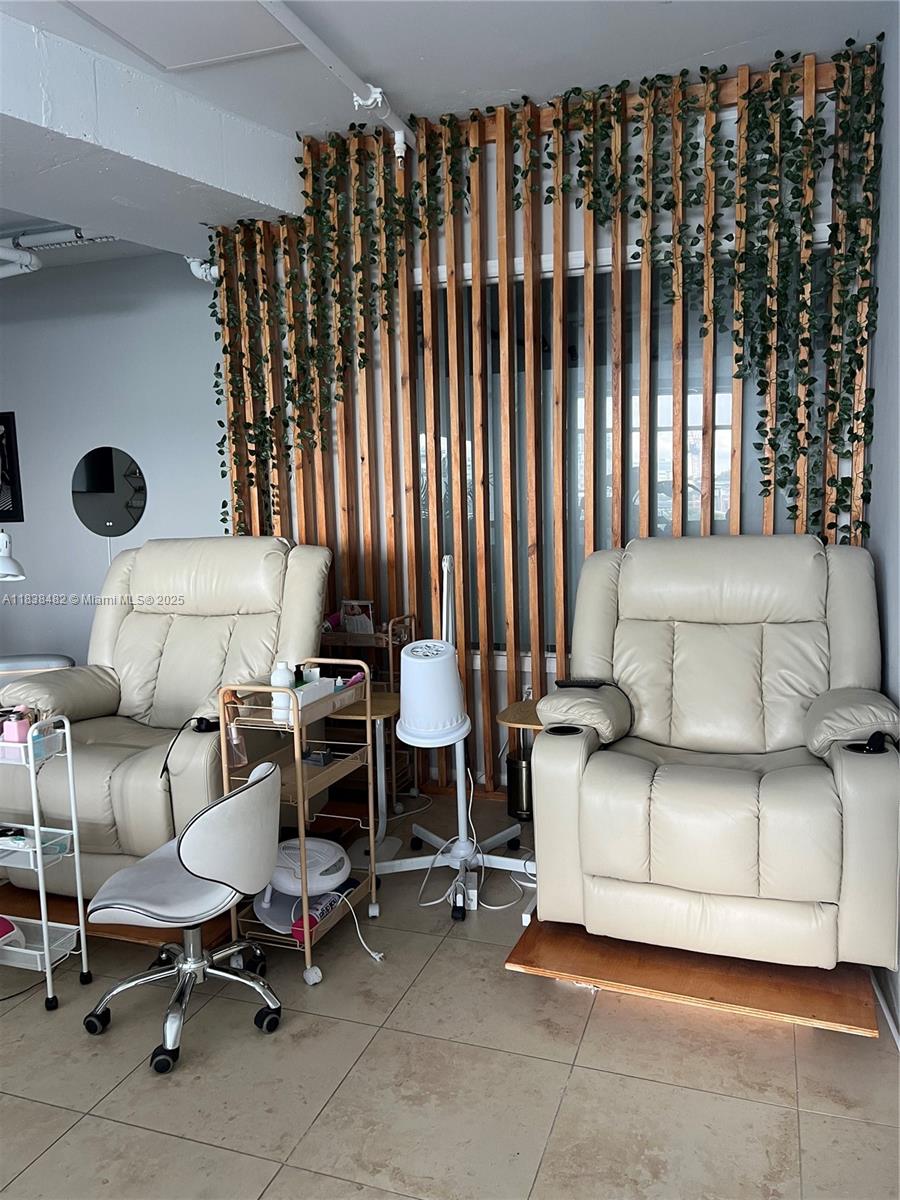 MIDBLOCK MIAMI CONDO - Residential