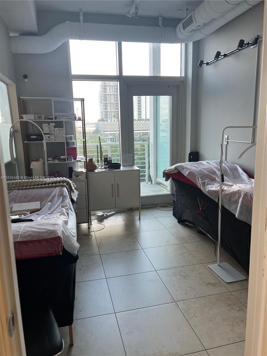 MIDBLOCK MIAMI CONDO - Residential