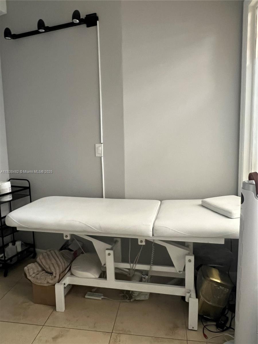 MIDBLOCK MIAMI CONDO - Residential