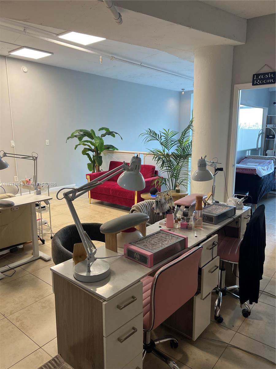 MIDBLOCK MIAMI CONDO - Residential