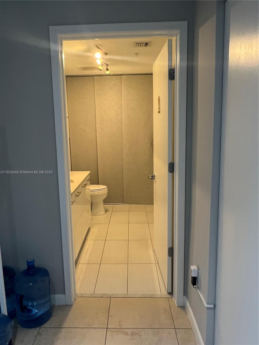 MIDBLOCK MIAMI CONDO - Residential