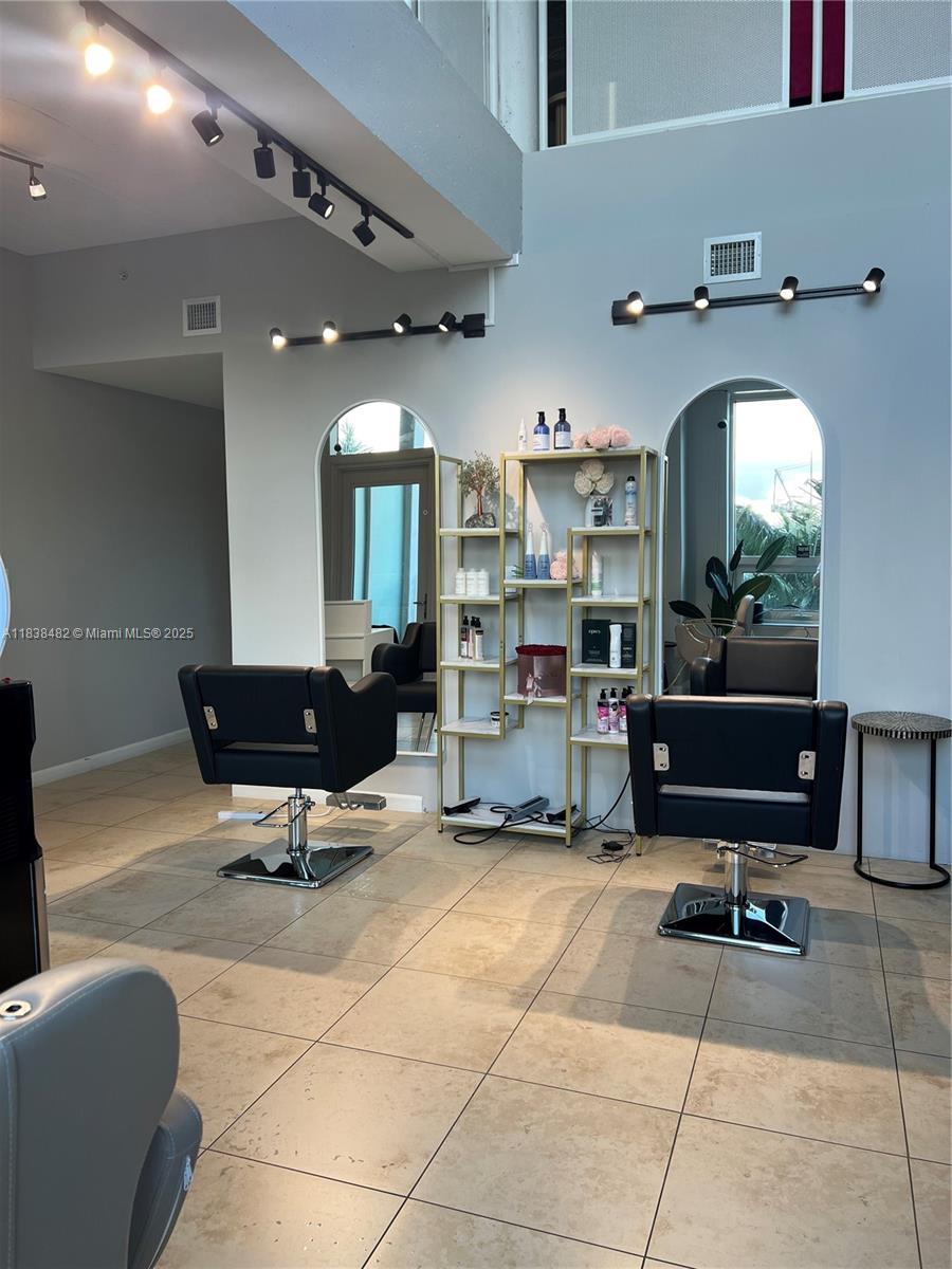 MIDBLOCK MIAMI CONDO - Residential