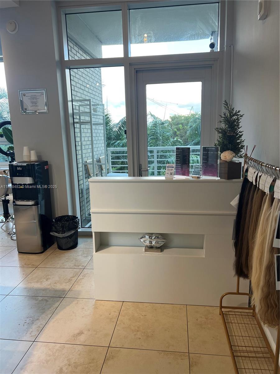 MIDBLOCK MIAMI CONDO - Residential