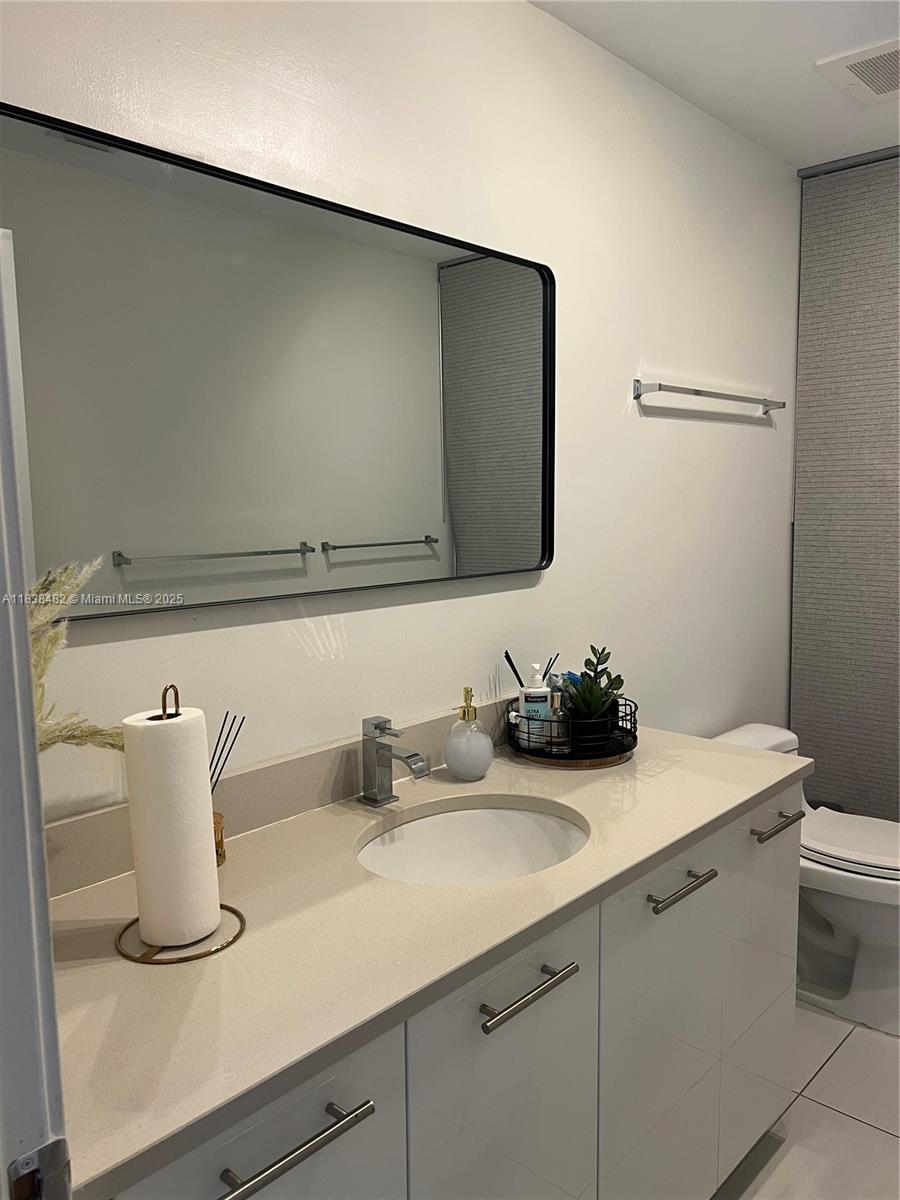 MIDBLOCK MIAMI CONDO - Residential