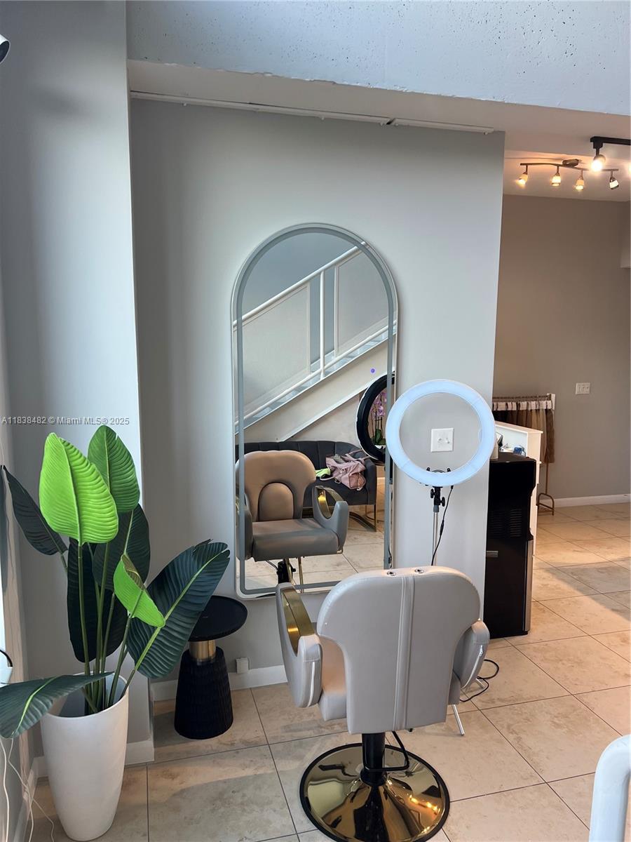 MIDBLOCK MIAMI CONDO - Residential