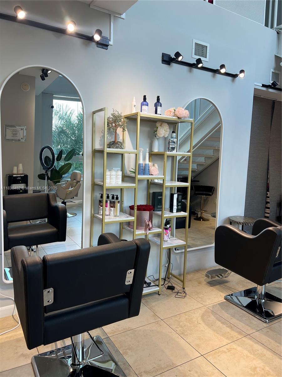 MIDBLOCK MIAMI CONDO - Residential