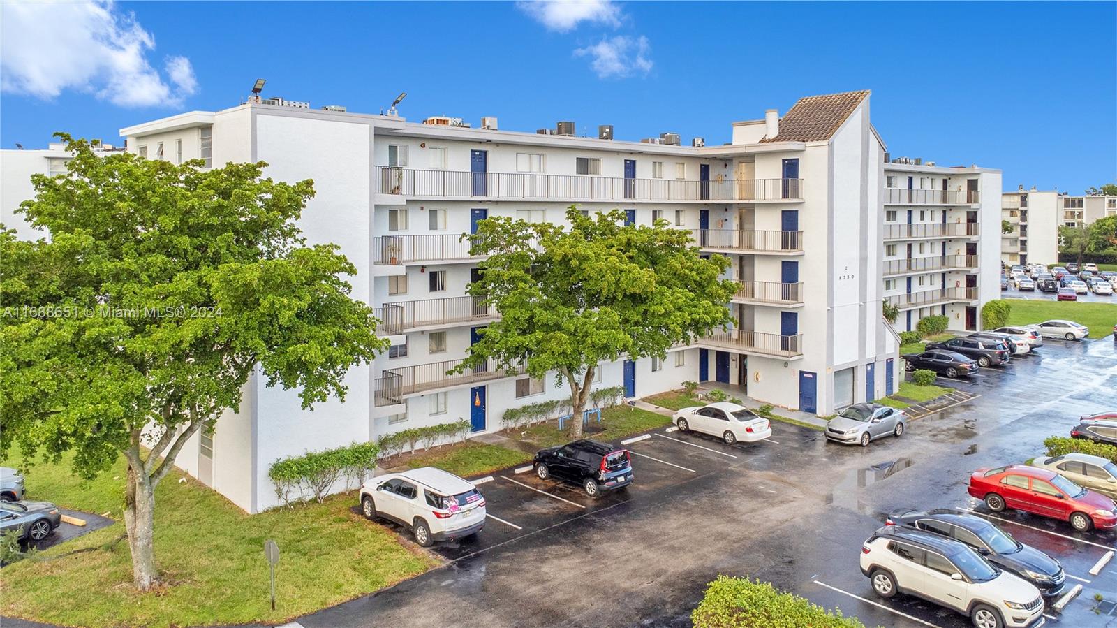 LAKESHORE AT UNIVERSITY P - Residential