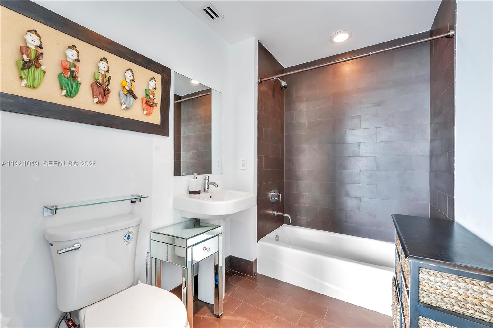 TEN MUSEUM PK RESIDENTIAL - Residential Lease