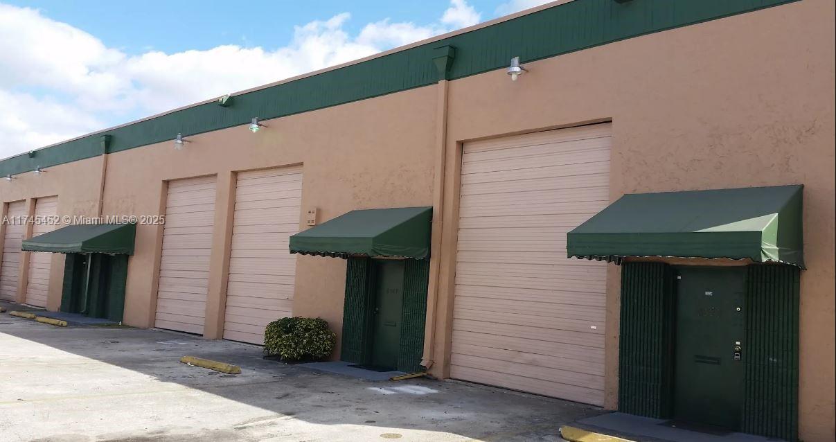 Introducing a prime leasing opportunity at 8527-8529 NW 66th Street in Miami, FL. +/- 3,700 SF with approximately +/-150 SF of A/C Office, Two Street Level Doors, One bathroom, 18' Clear ceilings,
Front and Rear Exit doors, Ample parking and more! Located in the Doral area with easy access to SR-836 and SR-826