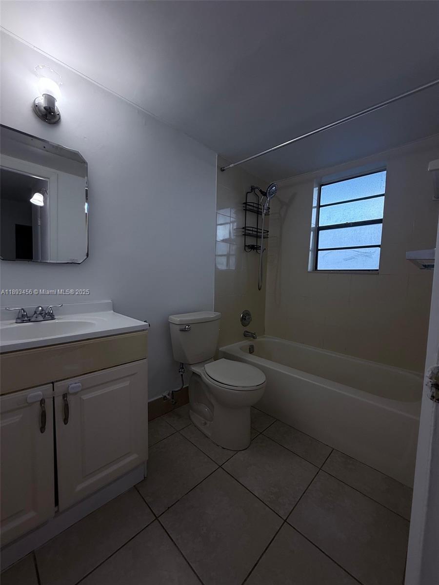 BLEAU GROTTO CONDO - Residential Lease