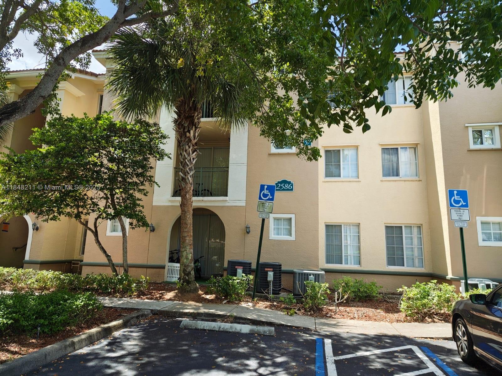 Experience Resort-Style Living at Its Finest
Welcome to a vibrant lifestyle community. Serene lakefront, two sparkling swimming pools, a stylish clubhouse, fully equipped gym, BBQ/picnic areas, and so much more ...
This beautifully refreshed unit features a full-size washer and dryer and has just been freshly painted, offering a clean and inviting space.
Ideally located near major highways, top-rated shopping centers, and a variety of dining options, convenience meets elegance in this exceptional location.