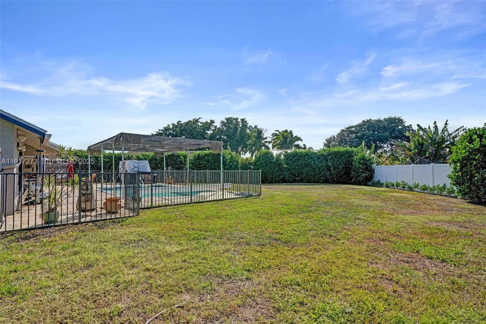 TROPIC PALMS 2 - Residential