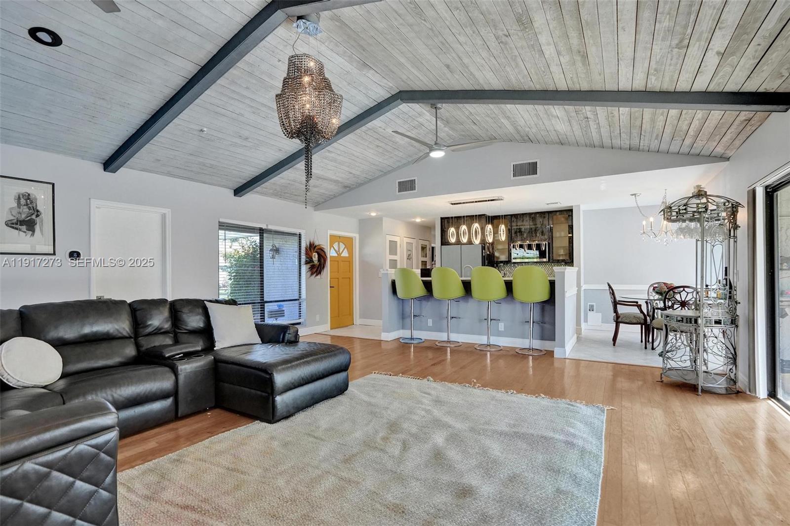 TROPIC PALMS 2 - Residential