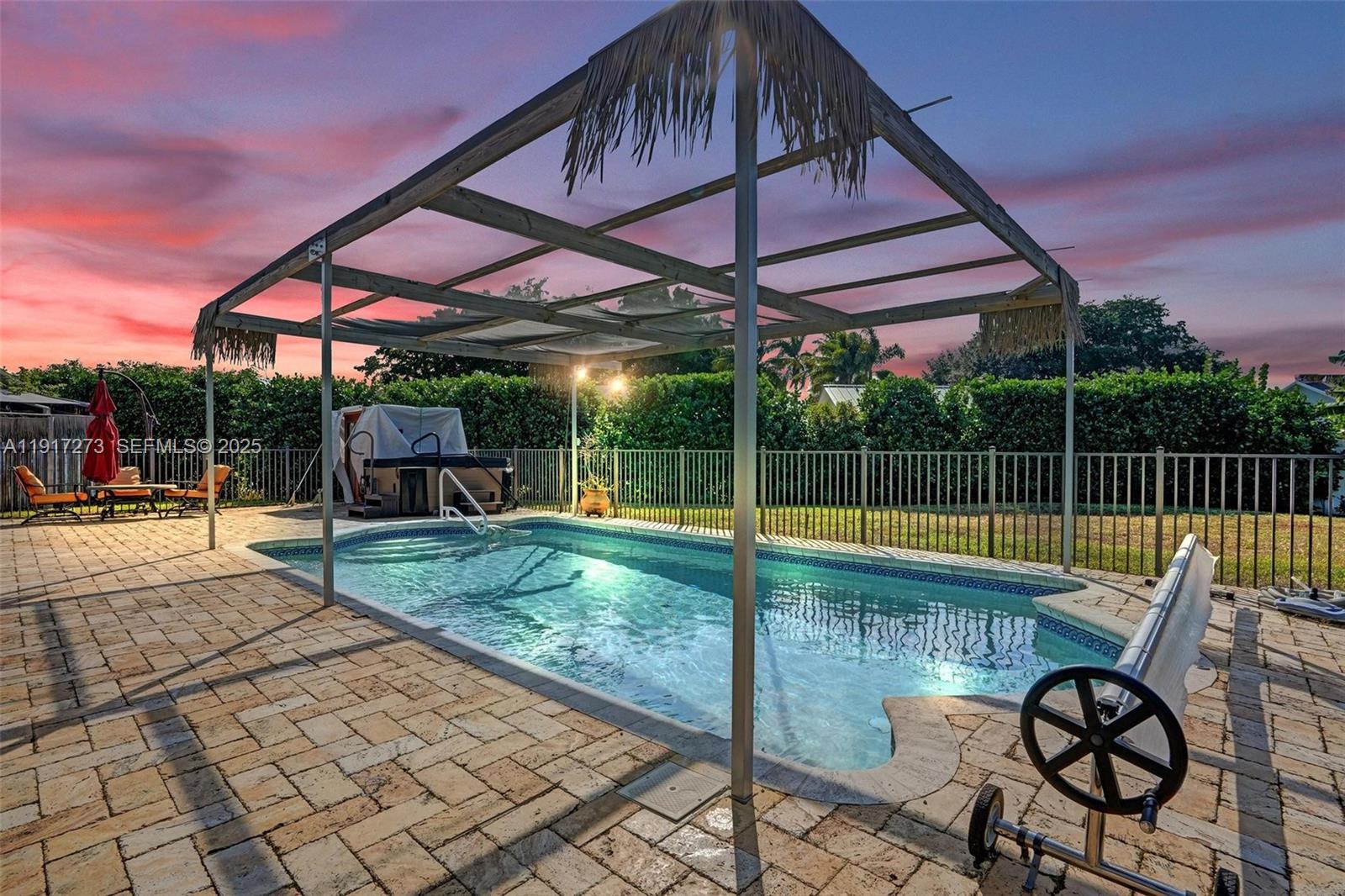 TROPIC PALMS 2 - Residential