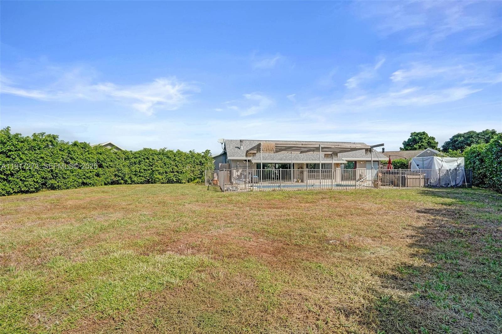 TROPIC PALMS 2 - Residential