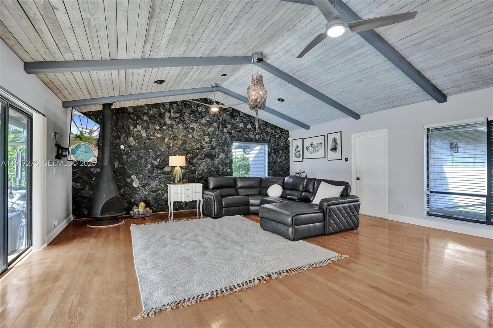 TROPIC PALMS 2 - Residential