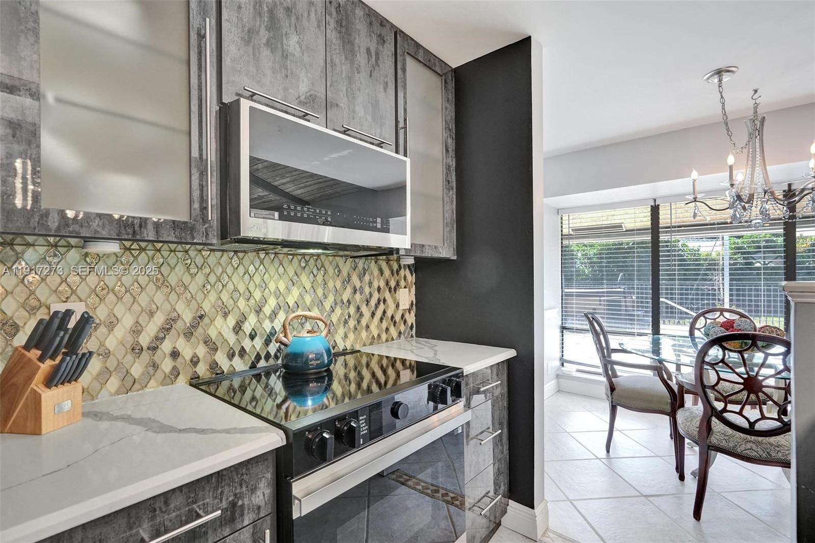 TROPIC PALMS 2 - Residential