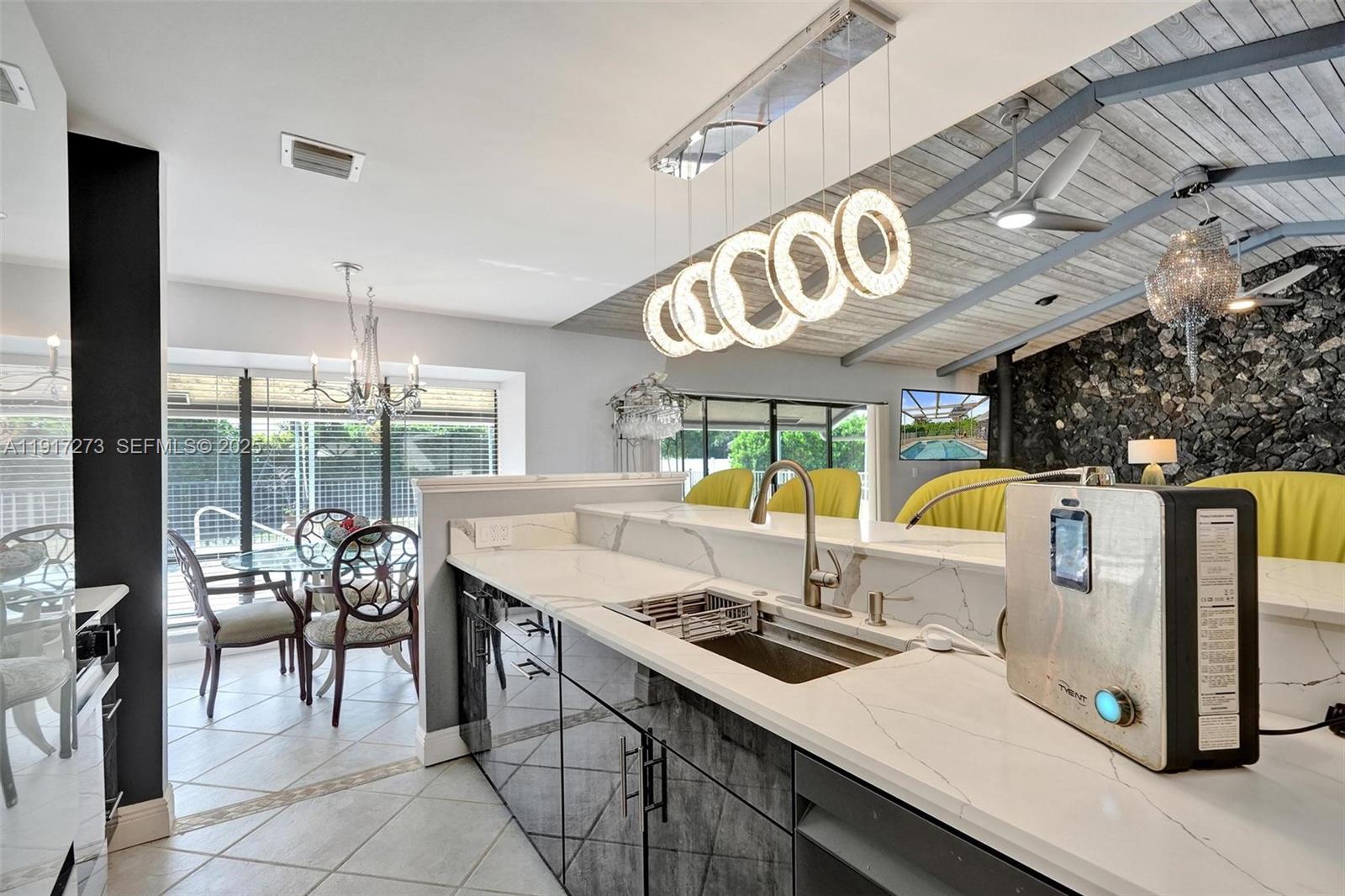 TROPIC PALMS 2 - Residential